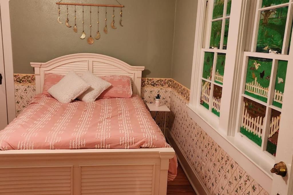 Вилла A Retro Rejuvenation Midway Экстерьер фото